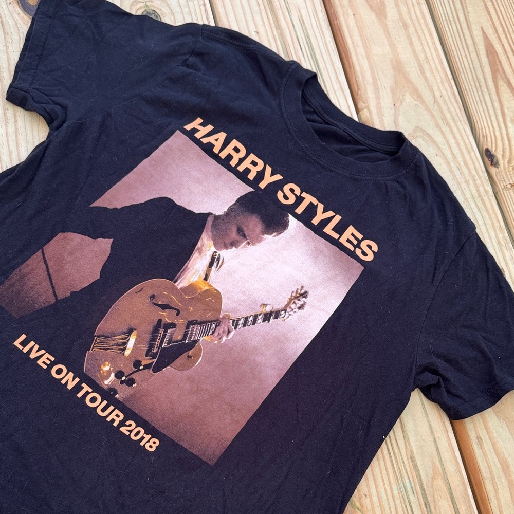 Harry Styles Live on Tour 2018 Band T-Shirt Size M| Concert trendy Band Tee - Picture 1 of 8